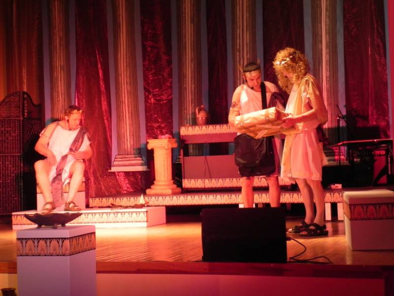 Bogowie na scenie średzkiej