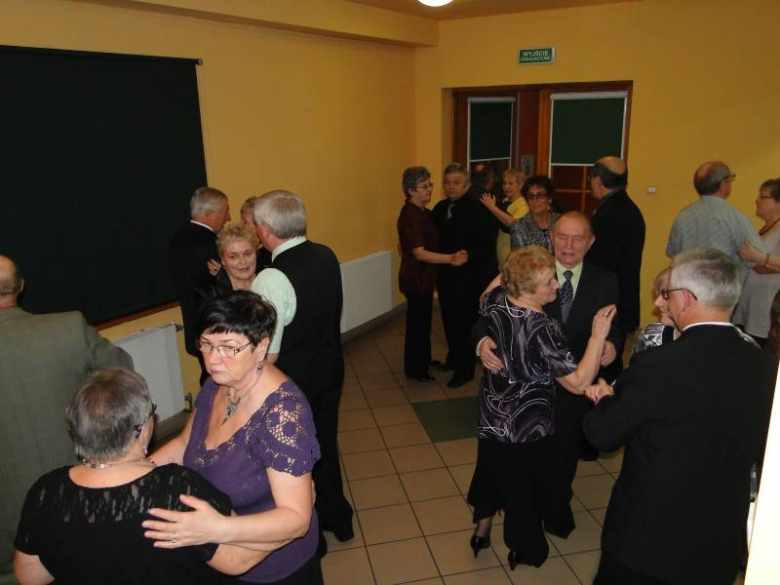Karnawałowy bal emerytów w Środzie Śląskiej