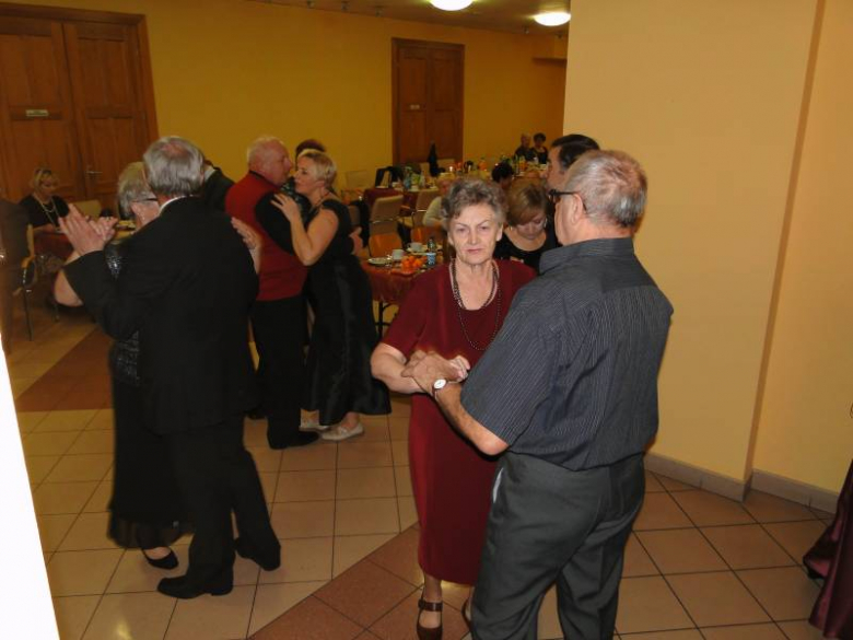 Karnawałowy bal emerytów w Środzie Śląskiej