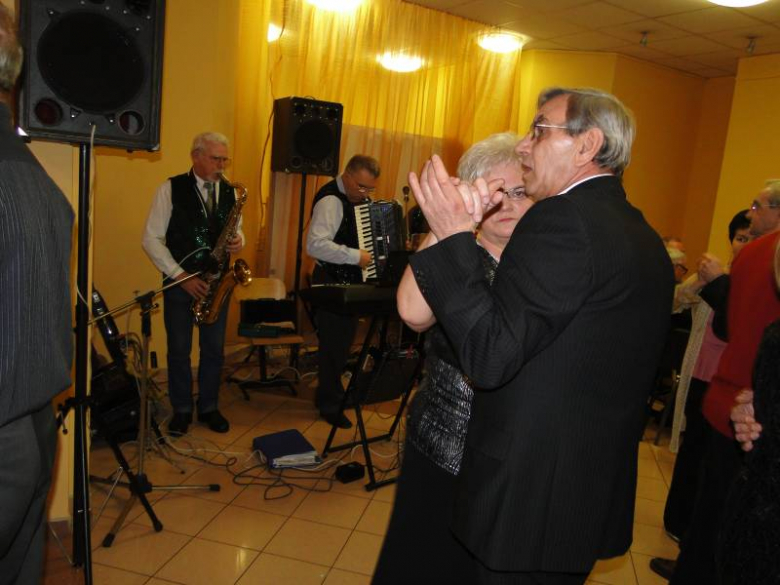 Karnawałowy bal emerytów w Środzie Śląskiej