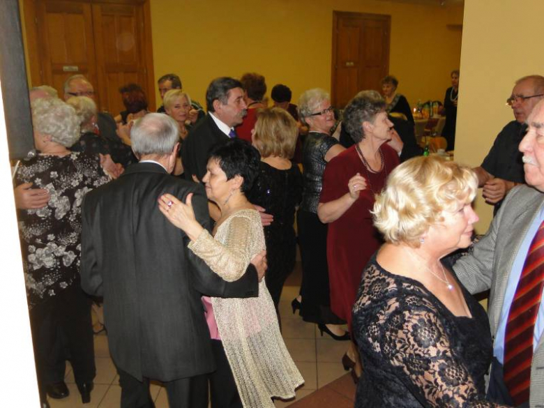Karnawałowy bal emerytów w Środzie Śląskiej