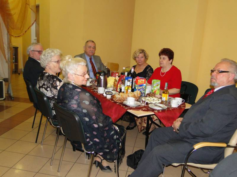 Karnawałowy bal emerytów w Środzie Śląskiej