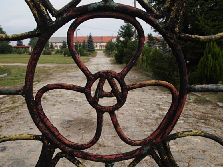 Brama do dawnego pegieeru