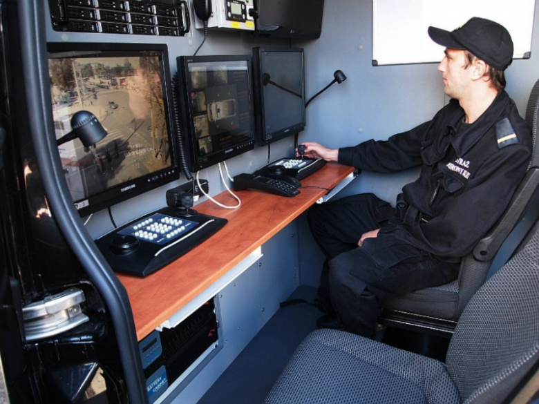 wnętrze samochodu SOK, który jest wyposażony w kamery