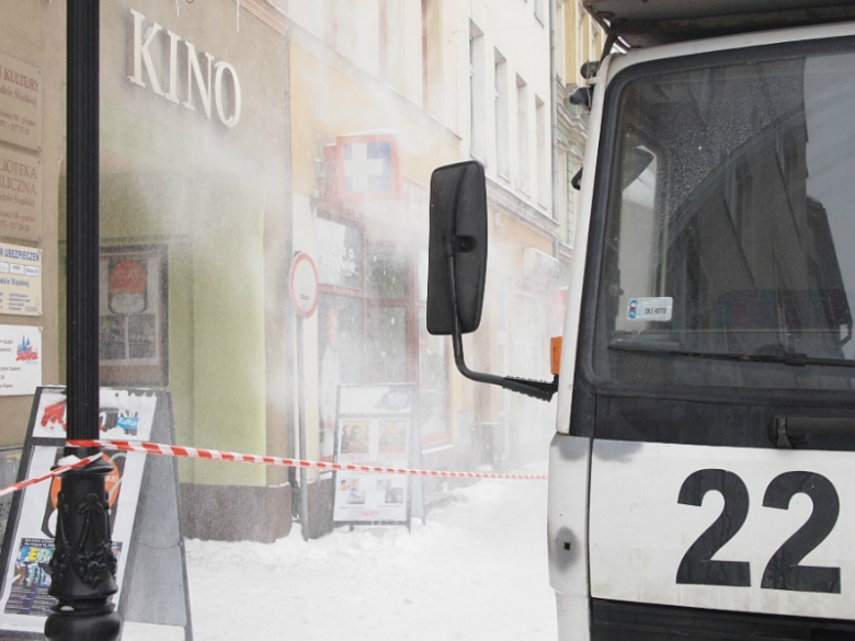 Usuwanie śniegu z dachu