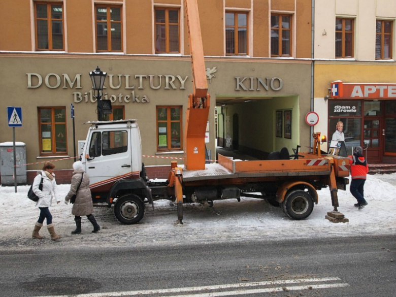 Usuwanie śniegu z dachu