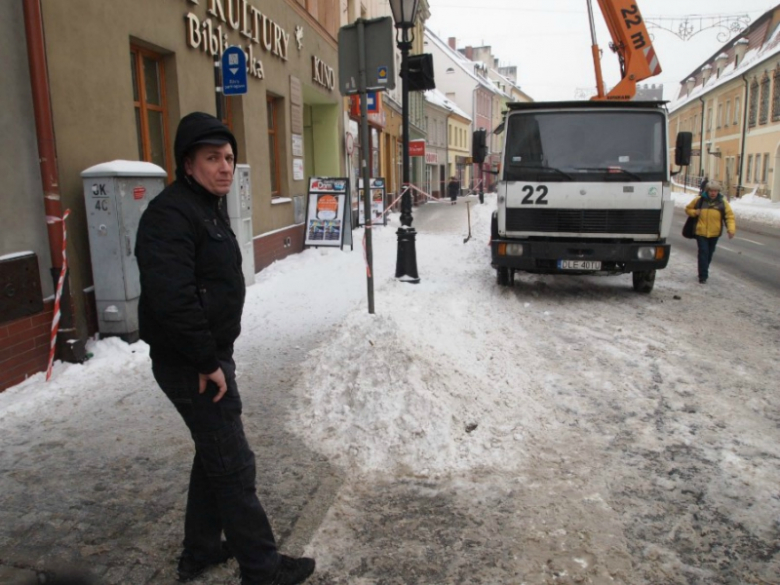 Usuwanie śniegu z dachu