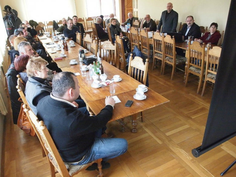 Radni dyskutowali o budowie hali sportowej