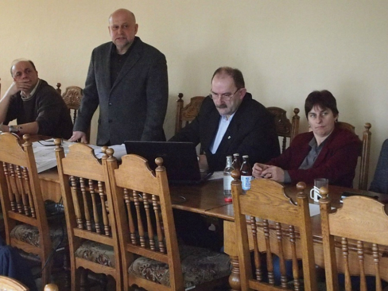 Radni dyskutowali o budowie hali sportowej