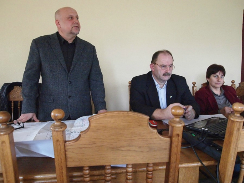 Radni dyskutowali o budowie hali sportowej