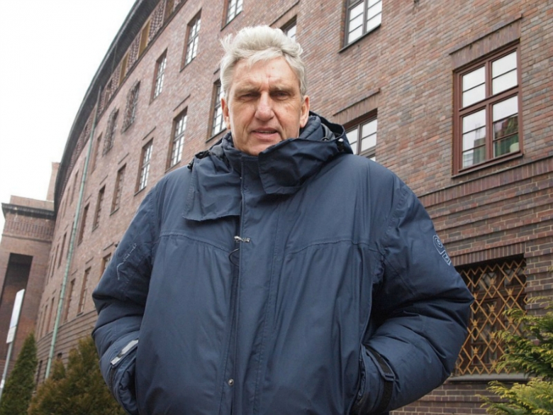 Bogusław Wołoszański przed komendą policji