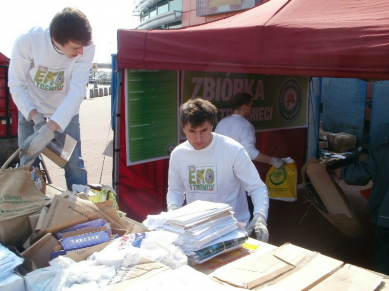 Wymień stare gazety na sadzonki, a lodówkę na żarówkę