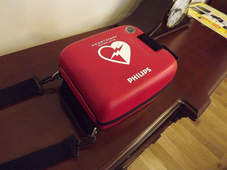 Strażacy z Lusiny wyposażeni w defibrylator 