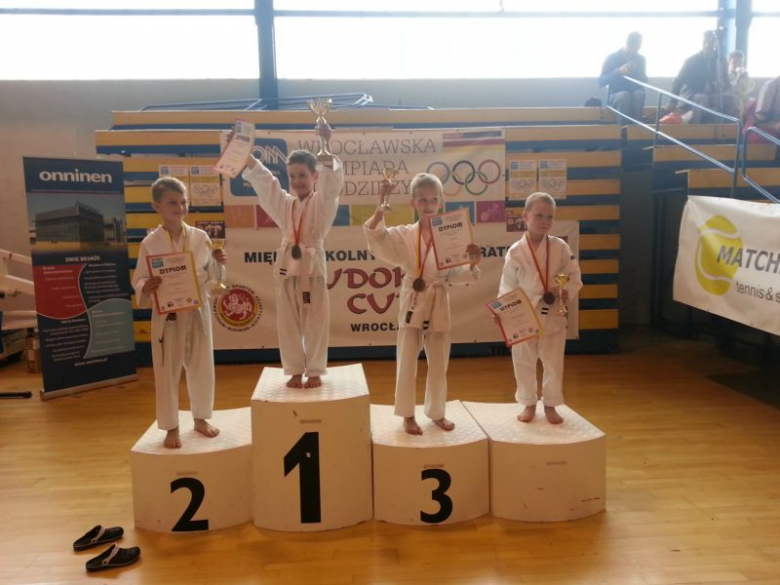 Młodzi karatecy ze Środy Śląskiej zdobyli osiem medali, w tym cztery złote