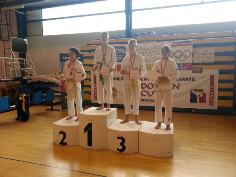 Młodzi karatecy ze Środy Śląskiej zdobyli osiem medali, w tym cztery złote