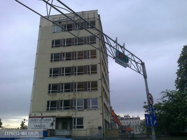 Wyburzają biurowiec Cuprum we Wrocławiu