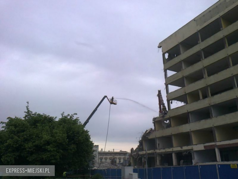 Wyburzają biurowiec Cuprum we Wrocławiu