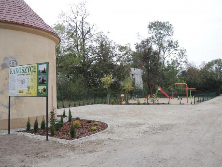 Prace przy placu zabaw