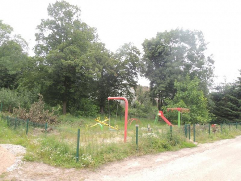 Prace przy placu zabaw