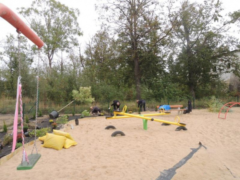 Prace przy placu zabaw