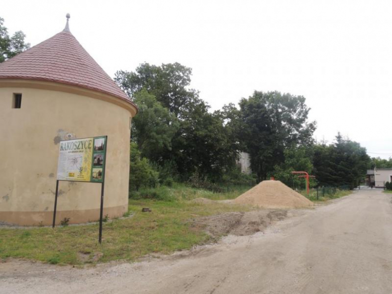 Prace przy placu zabaw