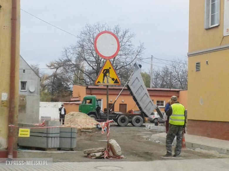trwają prace przy budowie parkingu