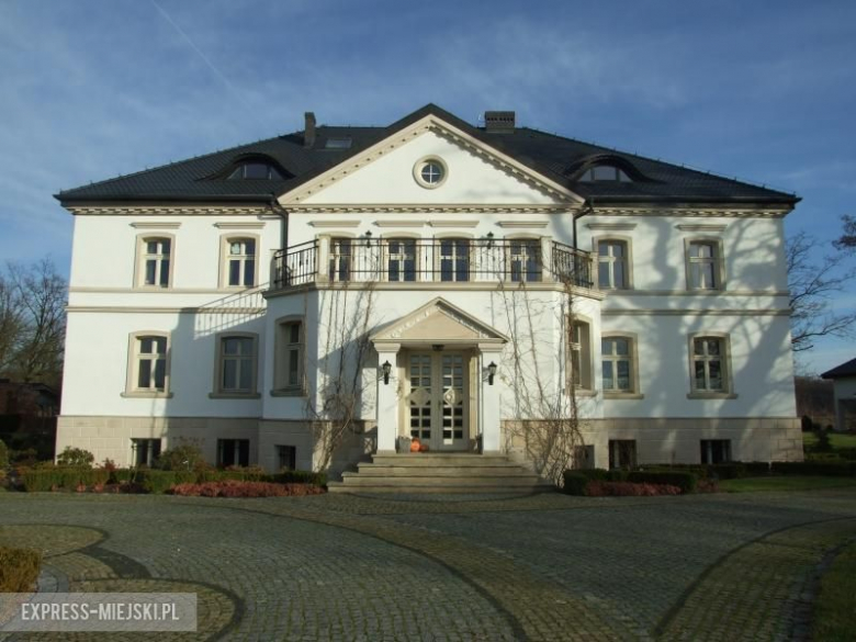 Widok pałacu od strony zachodniej 