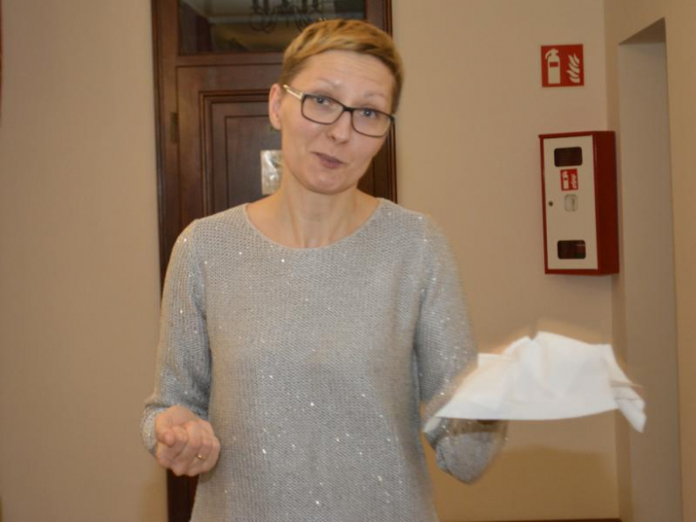 Podczas sesji w gminie i powiecie młodzi radni sprzedawali ciasta-cegiełki