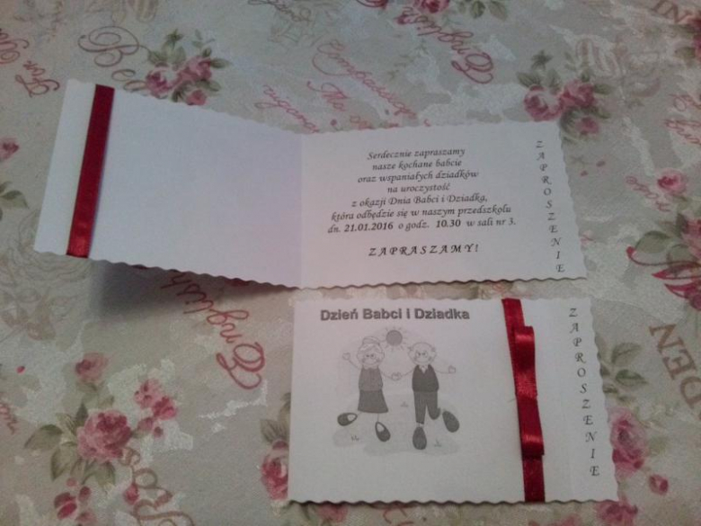 Maluchy zaprezentowały program artystyczny dla ukochanych dziadków