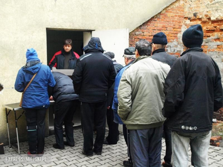 PCK rozdało jabłka w Środzie Śląskiej