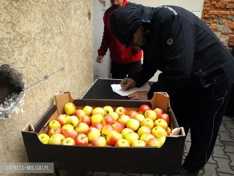 PCK rozdało jabłka w Środzie Śląskiej