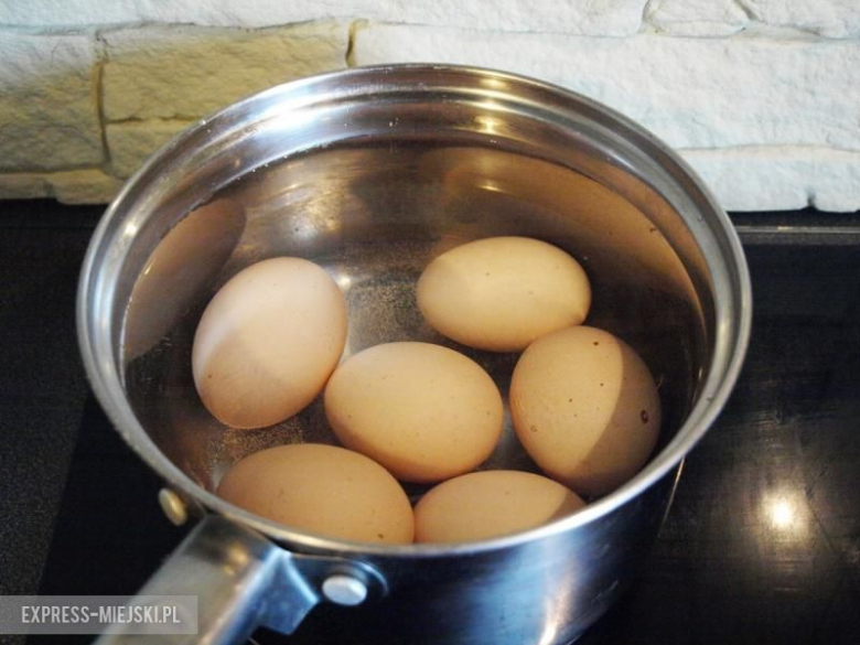 Barwienie jajek