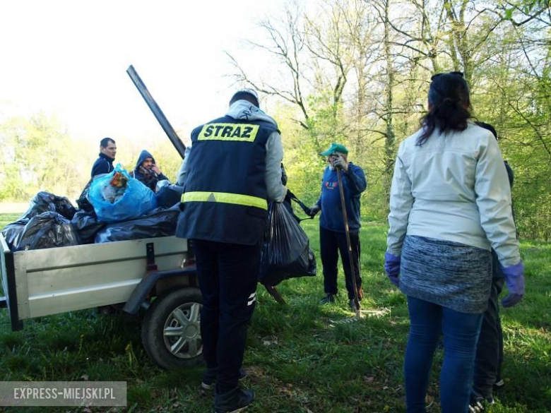 Uczestnicy sprzątania Wilczkowa
