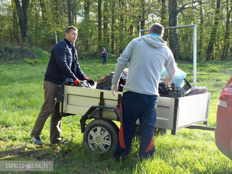 Uczestnicy sprzątania Wilczkowa