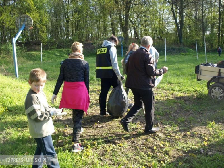 Uczestnicy sprzątania Wilczkowa