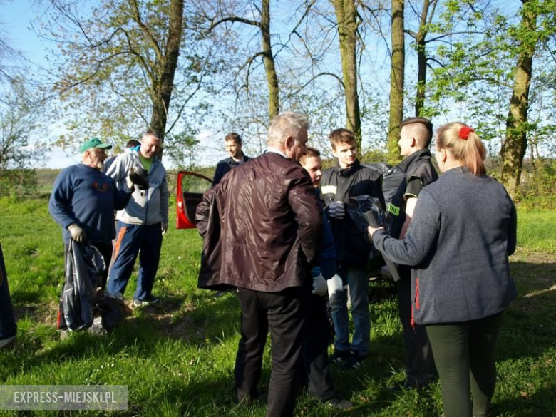 Uczestnicy sprzątania Wilczkowa