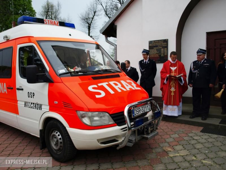 Poświęcenie nowego wozu strażackiego