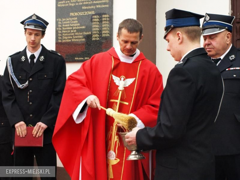 Poświęcenie nowego wozu strażackiego