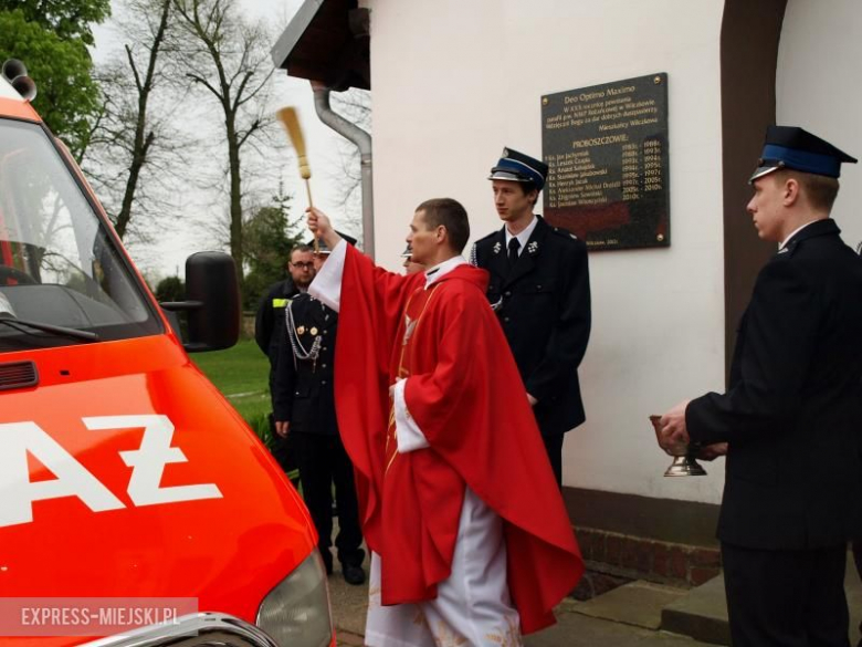 Poświęcenie nowego wozu strażackiego