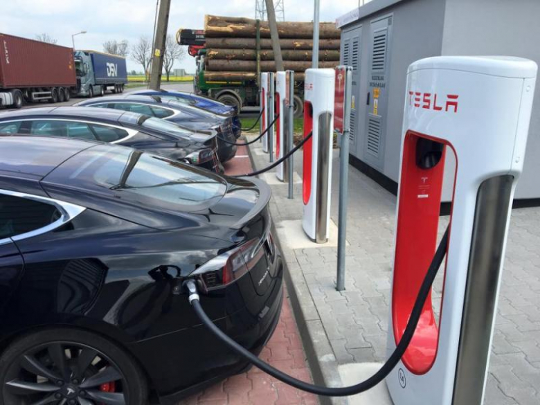 Tesla w Kostomłotach