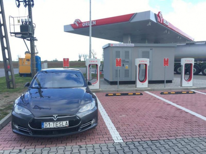 Tesla w Kostomłotach