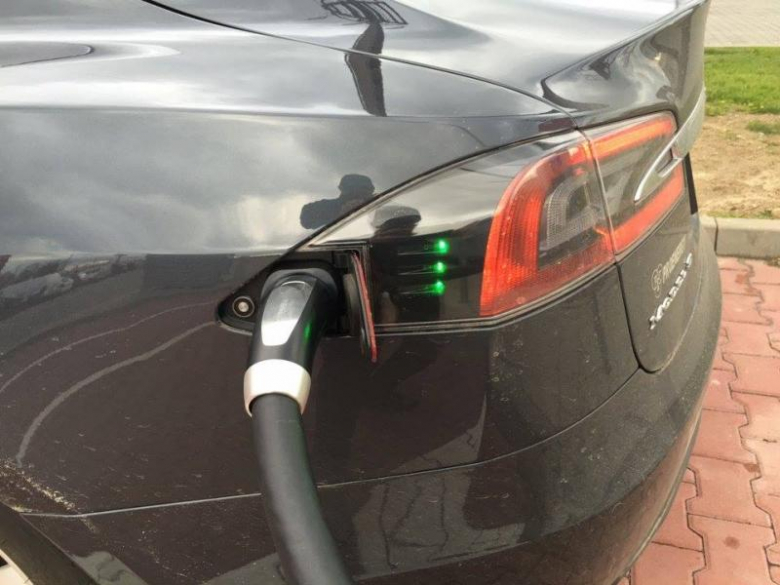 Tesla w Kostomłotach