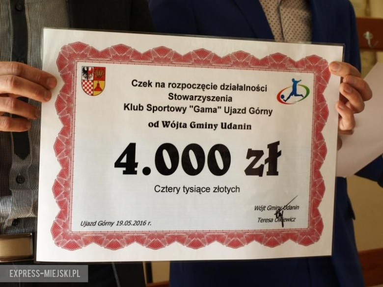 Nowe boisko w Ujeździe Górnym