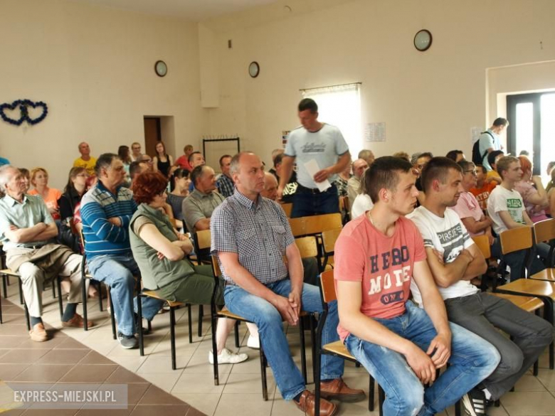 Zebranie wiejskie w Zakrzowie