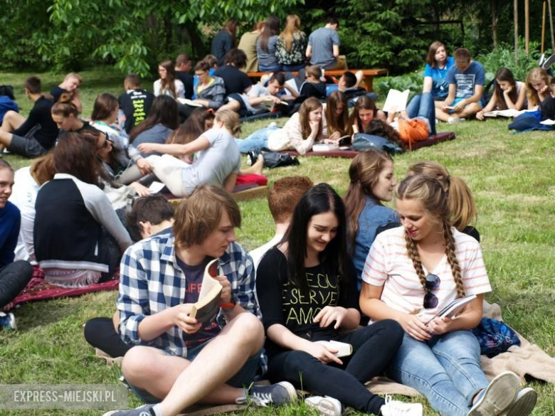 Czytanie książek w LO