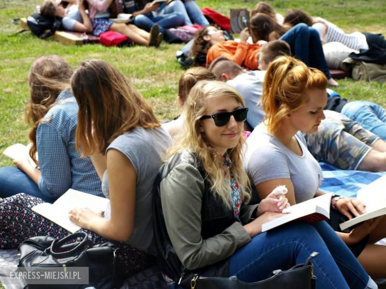 Czytanie książek w LO