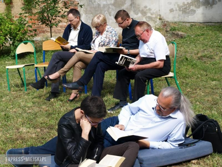 Czytanie książek w LO