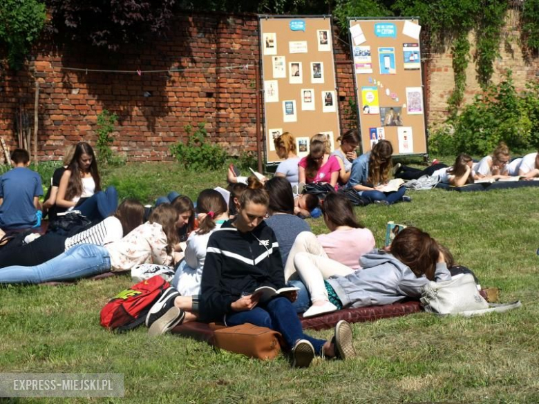 Czytanie książek w LO