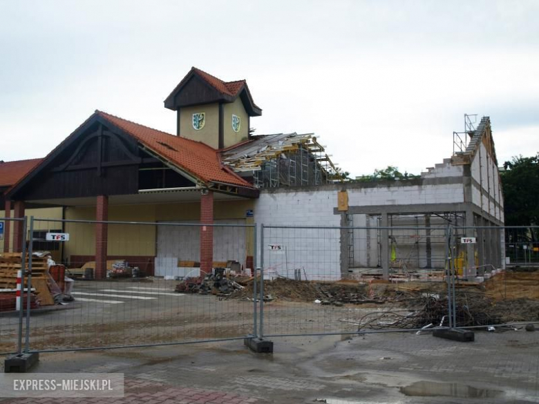 Sklep Biedronka w rozbudowie