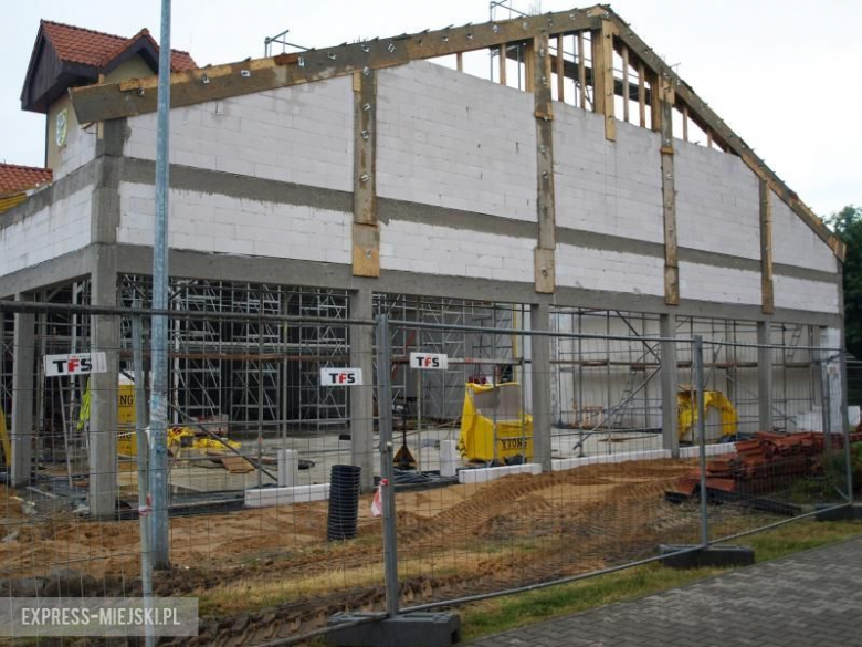 Sklep Biedronka w rozbudowie